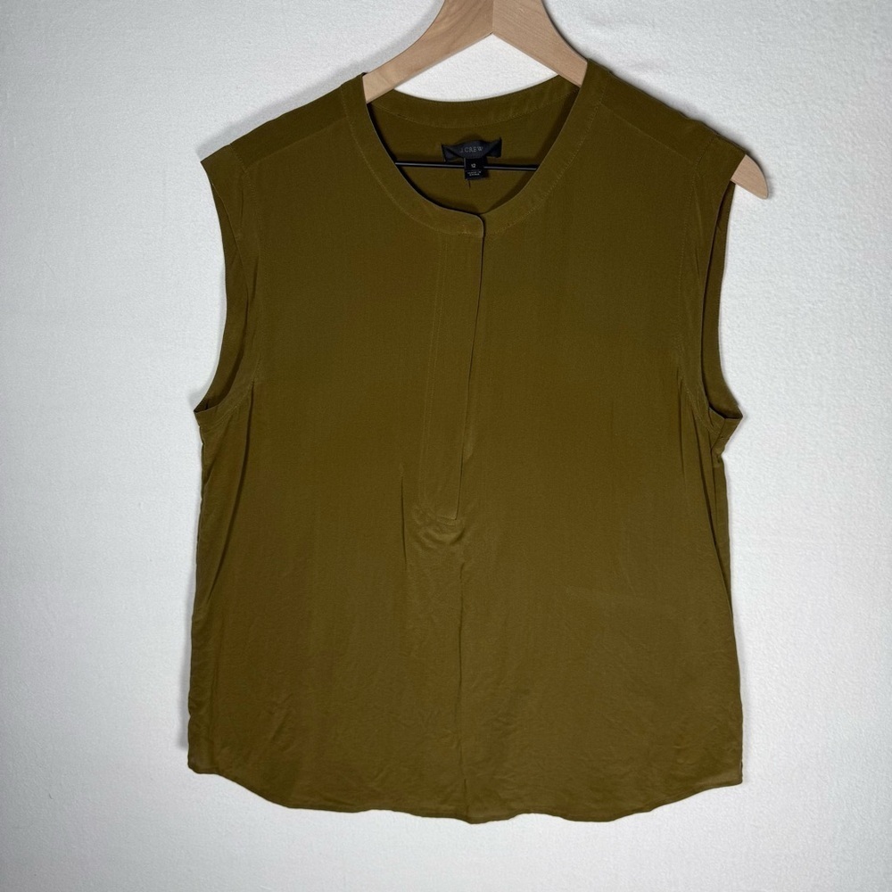 J. Crew Sleeveless 100%‎ Silk Top 1/4 zip front Olive Green Size 12 - Picture 2 of 9
